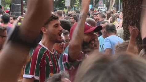 É campeão Torcida tricolor comemora título inédito da Libertadores em