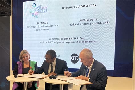 Cnrs Et Ducation Nationale Signature D Une Convention Pour Une Ann E