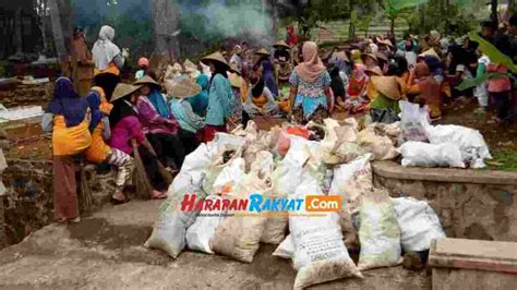 Menyambut World Cleanup Day Warga Gereba Ciamis Bersihkan Sampah