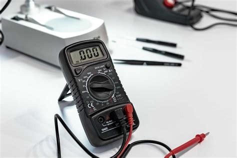 How a multimeter measure voltage? (Learn here)