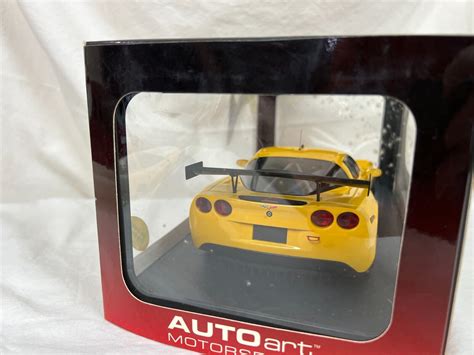 FS AutoArt 1 18 C6R Z06 Plain Version Velocity Yellow NIB