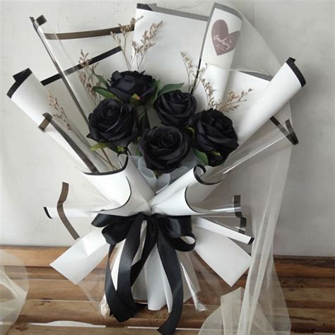 Jual Buket Bunga Mawar Hitam Premium Black Roses Buket Wisuda Cowok