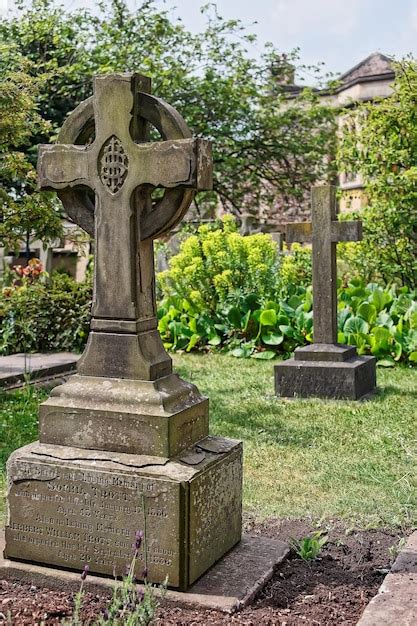 Cruces De Piedra En El Cementerio Del Cementerio De La Catedral De