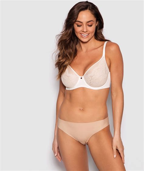 Smooth Comfort V String Knicker Nude