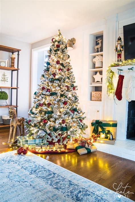 Modern Christmas Tree Decorating Ideas 2022