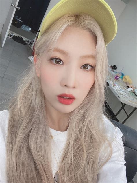 210908 Loonatheworld Kim Lip Ft Jinsoul Update Rloona