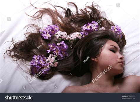 Beautiful Asian Woman Lying On Bed库存照片18829729 Shutterstock