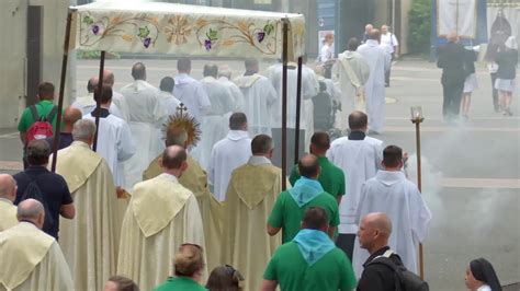 Procession Eucharistique Lourdes Volontari Di Lourdes