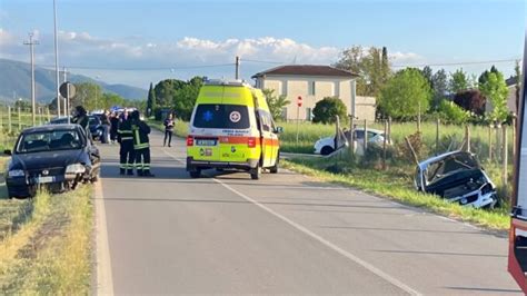 Cinque Feriti Tutti Estratti Da 2 Auto Coinvolte Nell Incidente Stradale