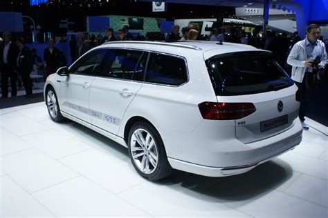 Vw Passat Gte Joins Plug In Hybrids Club In Paris Carscoops