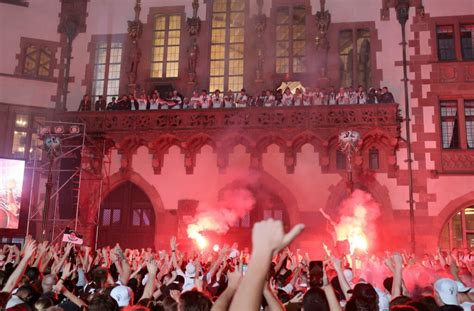 Sportnieuws Nl On Twitter Fans Bij Huldiging Van Eintracht