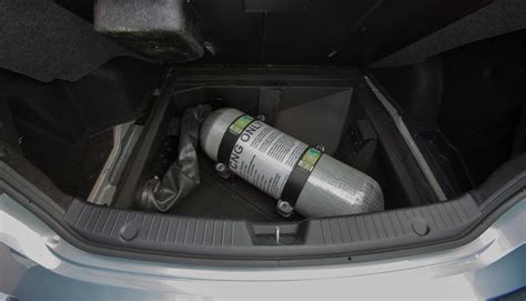 How To Use A Gas Can In Car