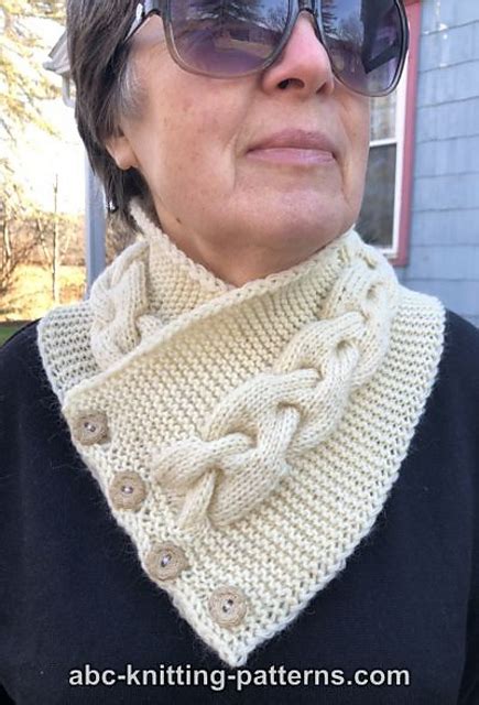 Ravelry Button Cable Cowl Pattern By Elaine Phillips