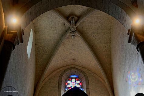 Le surprenant gisant en clé de voute de léglise de Mur de Barrez