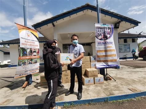 Golongan Asnaf Dan Keluarga B40 Terima Sumbangan Barangan Keperluan