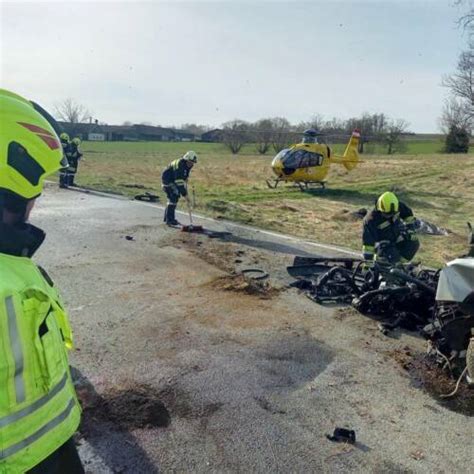 Bfk Waidhofen Thaya Menschenrettung Nach Verkehrsunfall