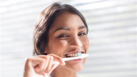 Bleeding Gums Causes Treatments Colgate In