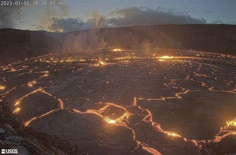 Vulkan Kilauea Spuckt Wieder Lava