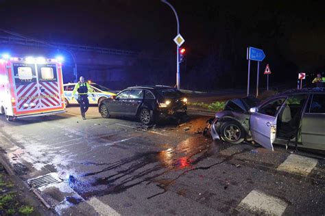 Unfall In Sankt Augustin Betrunkener Autofahrer Verursacht Crash