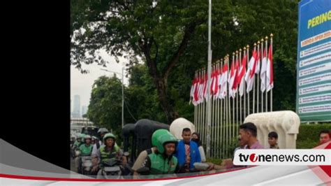 Aliansi Mahasiswa Dan Pemuda Cinta Indonesia Gelar Aksi Unjuk Rasa