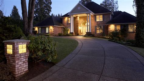 11 Brilliant Driveway Lighting Ideas