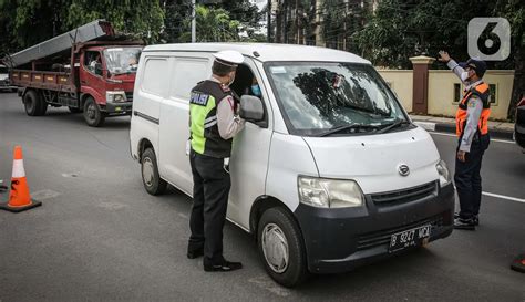 Foto Penyekatan Mudik Lebaran Di Pasar Jumat Foto Liputan