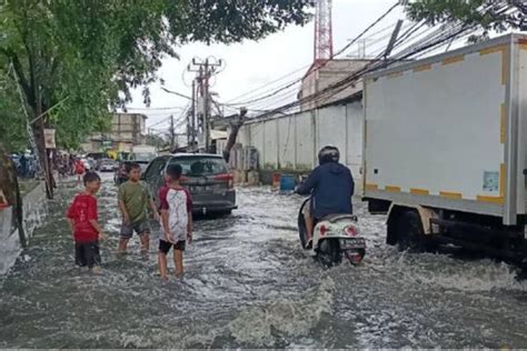 3 RT Di Jakbar Dan Jaktim Masih Terendam Banjir Berikut Lokasinya