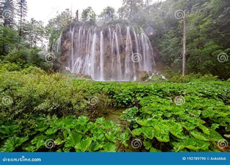 Wielki Wodospad Na Parku Narodowym Plitvice Jezior W Chorwacji Zdj Cie