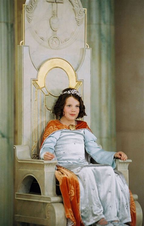 Coronation Scene - Lucy Pevensie Photo (18487746) - Fanpop