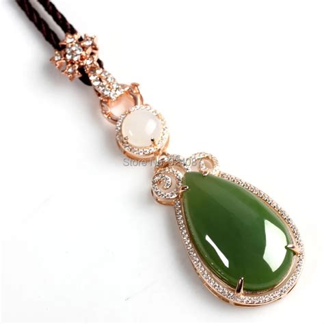 Collier de bijoux naturels authentiques et pendentif en jade néphrite