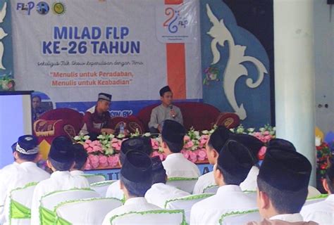 Tingkatkan Literasi Ketua FLP Jatim Keliling Pesantren Madura