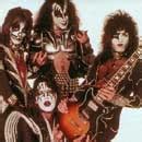 Gene Simmons do Kiss vai fotografar para a Playboy americana Vírgula