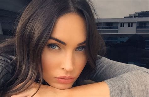 Cliques raros Megan Fox mostra fotos lindas dos filhos Vírgula