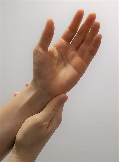 Do you suffer from wrist pain on the little finger side of your wrist ? - GC Hand Therapy