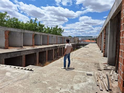 Vereador Denuncia Abandono De Obra E Descarte De Osso Irregular Em