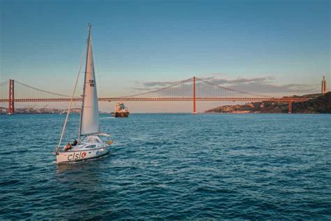 Lisboa Passeio De Barco A Vela No Rio Tejo Getyourguide