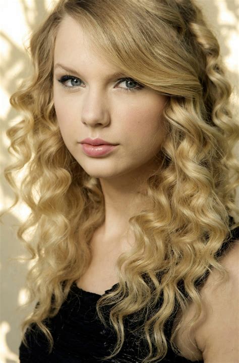 Fearless Taylor has one of the best hair of all time! : r/TaylorSwift