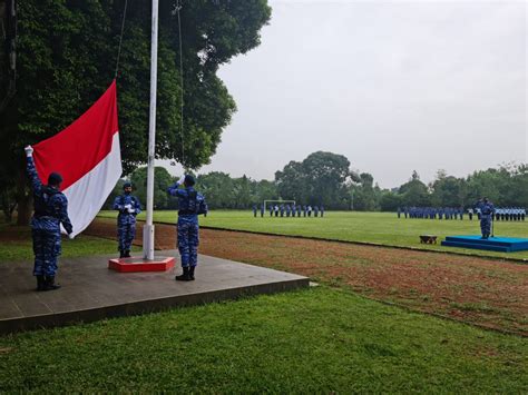 Danwing 8 Pimpin Upacara Bendera Lanud Suryadarma