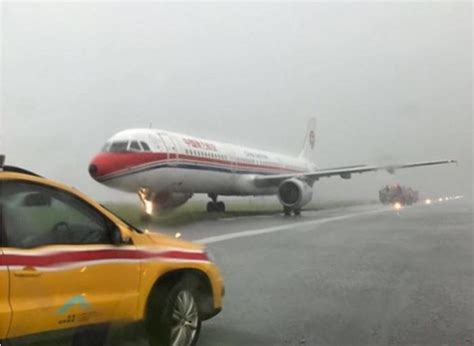 东航客机香港机场冲出跑道 导致跑道一度关闭航空要闻资讯航空圈