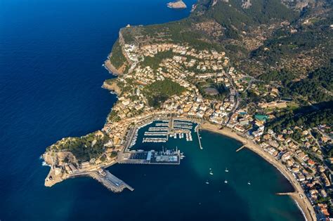 Port De Soller Aus Der Vogelperspektive Meeres K Ste Beim Hafen Von