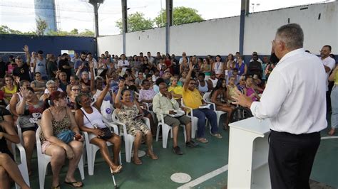 Moradores do bairro Morrinhos 4 em Guarujá recebem 616 escrituras