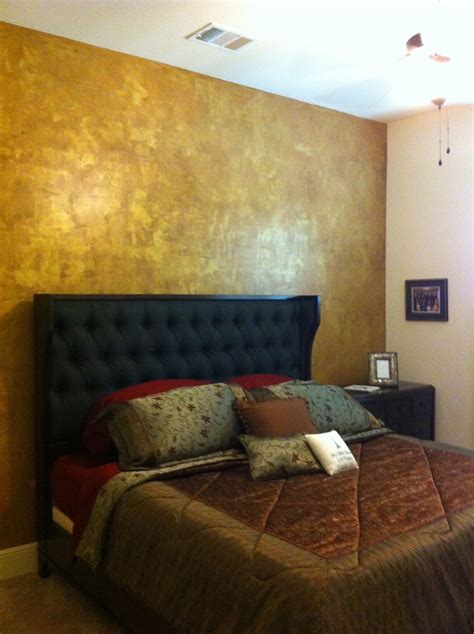 gold accent wall bedroom - SophiaMueckedayrep