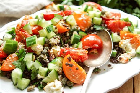 Linsensalat mit geröstetem Feta und Tomaten Rezept Elle Republic