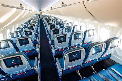 Delta unveils the cabin design for its new Airbus A220 aircraft ...