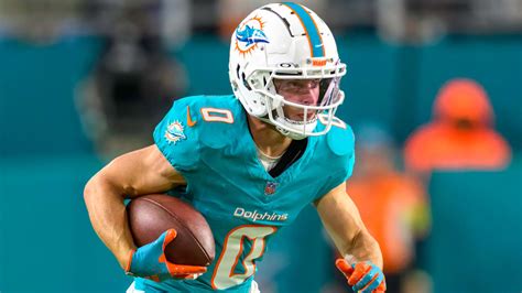 Hard Knocks Details Dolphins Wr Braxton Berrios Girlfriend Alix Earle Decorate Their