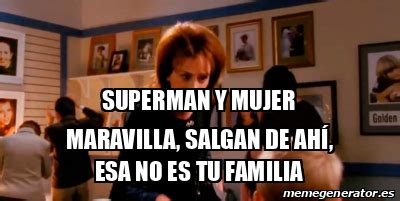 Meme Personalizado Superman y mujer maravilla salgan de ahí esa no