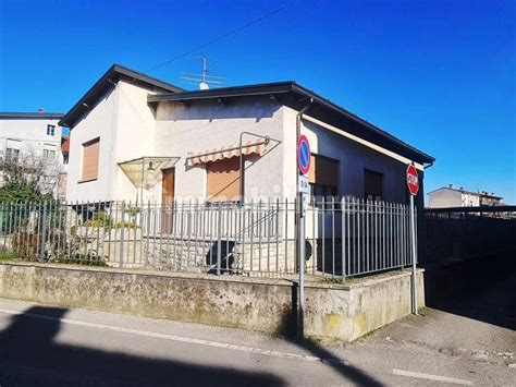 Vendita Villa Unifamiliare In Via Leone Xiii Arcene Buono Stato