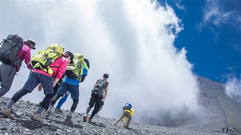 富士山登山は夏がベストシーズン！最適な時期を選ぶ4つのポイント 富士山登山ツアー2024｜バスで初心者も安心！トラベルロード