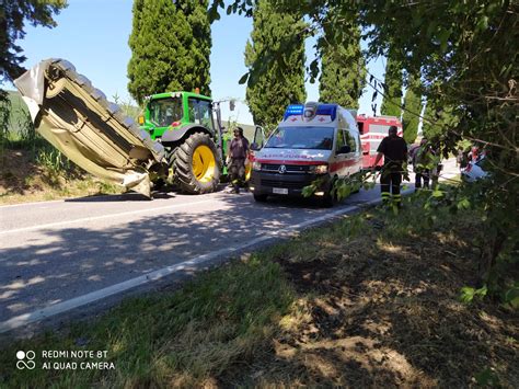 Treia Scontro Tra Auto E Trattore Due Feriti A Torrette FOTO E VIDEO