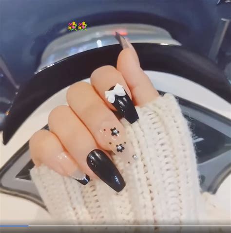 Chị em thi nhau đu hot trend khoe nail ngày Tết Netizen Việt Giải Trí